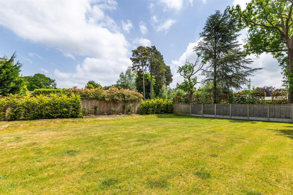 Bonners, Mark Way, GU7 2BW-4.jpg