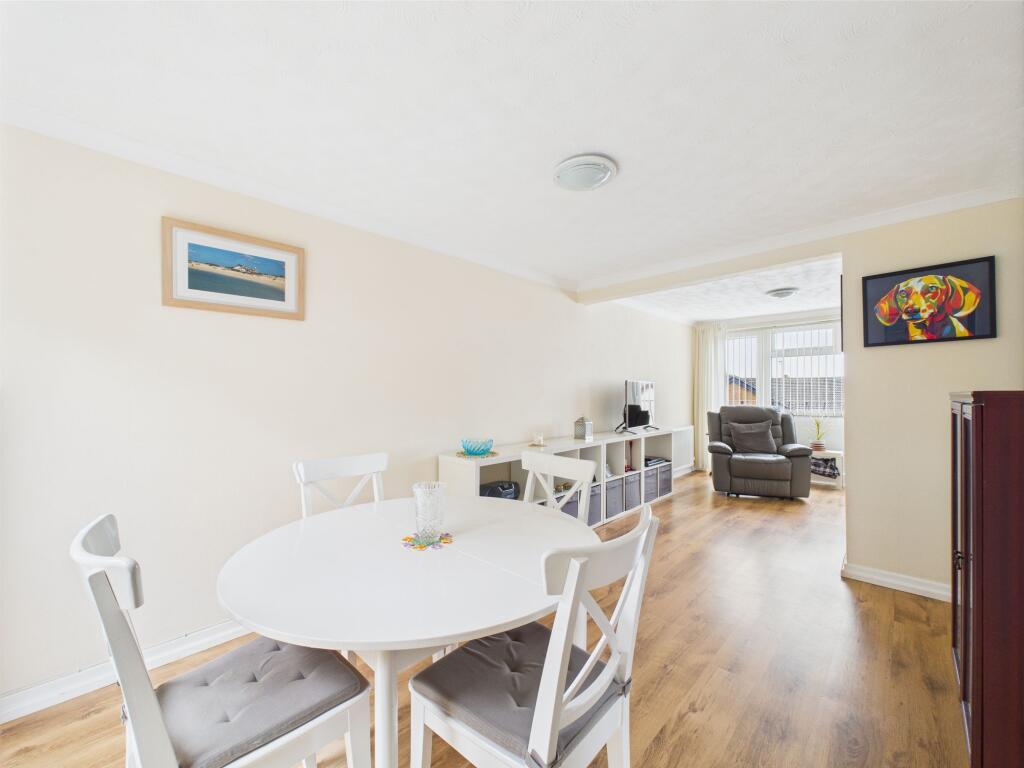 Dining Area and Lounge