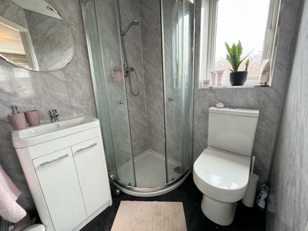 EN SUITE