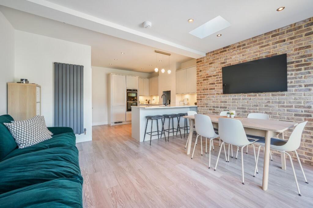 STONELEIGH AVENUE,  (5).jpg