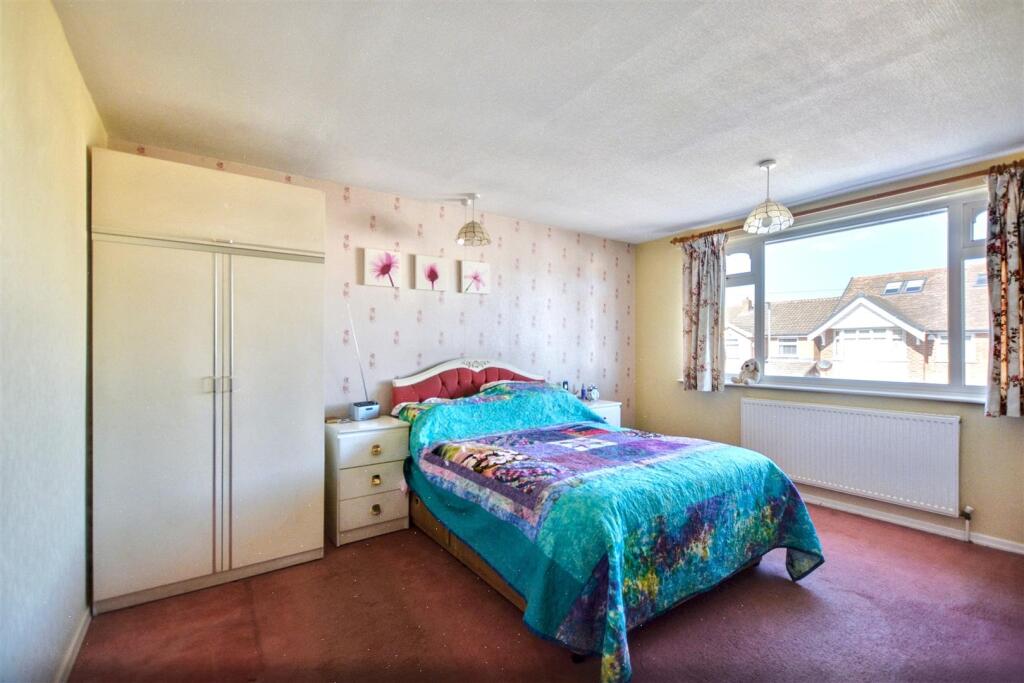 Bedroom 1_1.jpeg