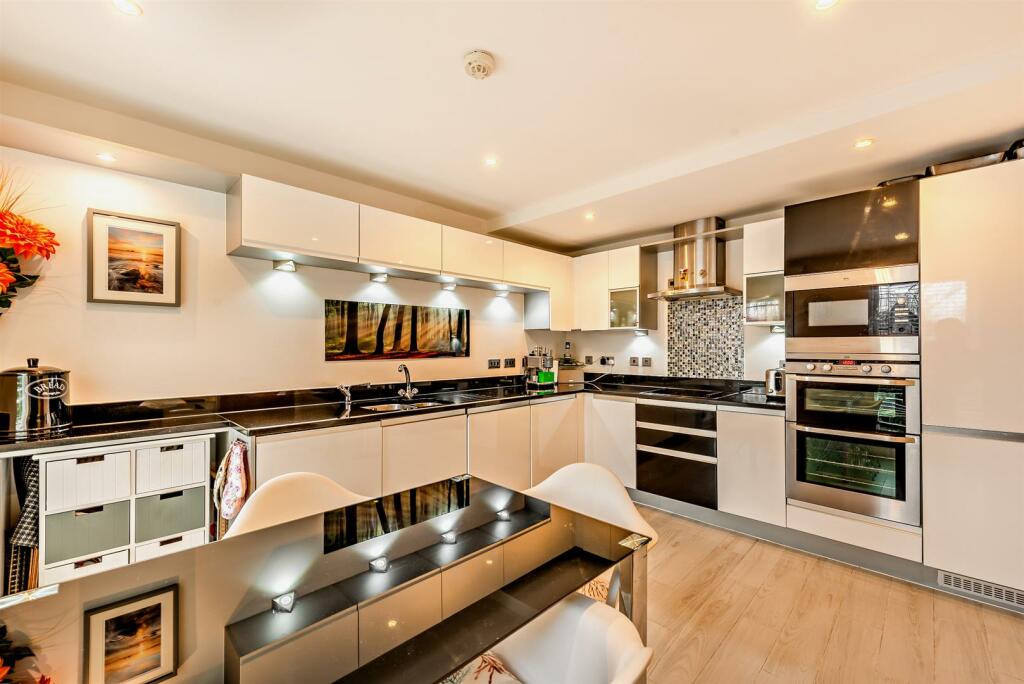 8580738-interior13v2-800.jpg