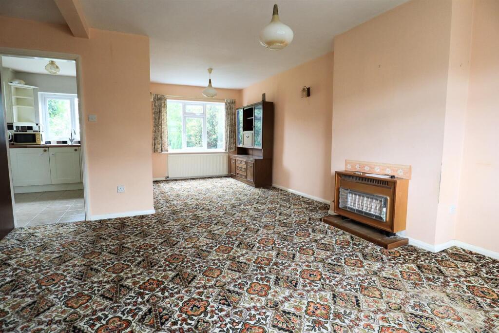Sitting room - Dining area.jpg