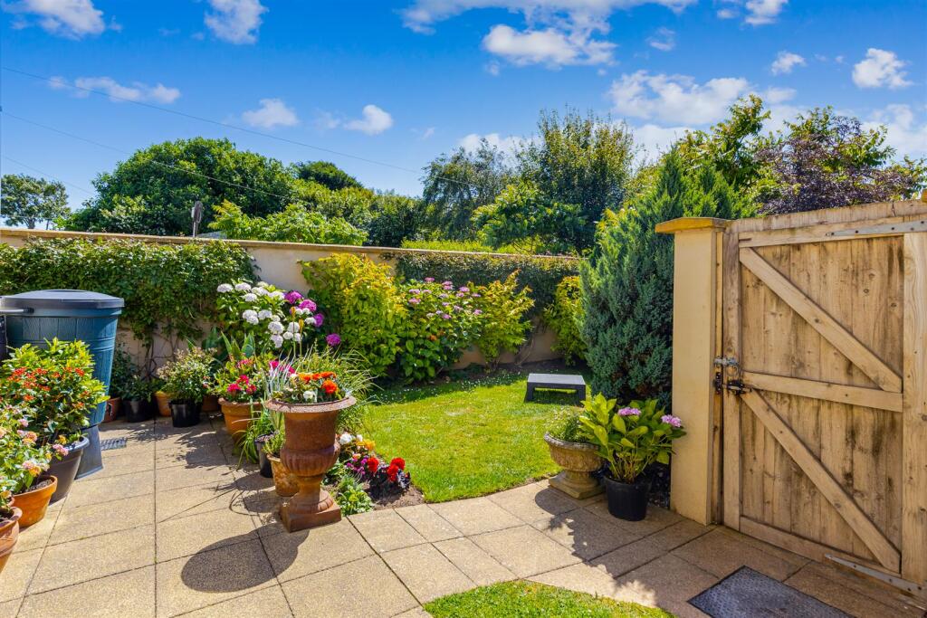 A08 - 5 Eastacoombes Way Marlborough - 250708.jpg