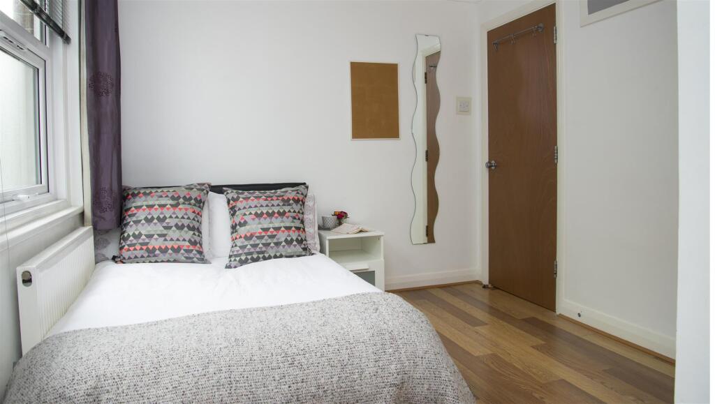 student-4-bed-flat-rental-cottage-grove-portsmouth