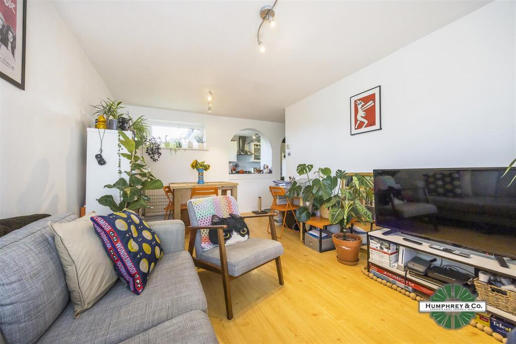 5  Fielders Close  Enfield -010.jpg