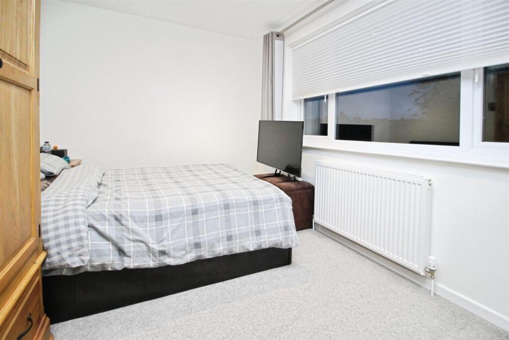 6d9256ab-BED 202 201.JPG