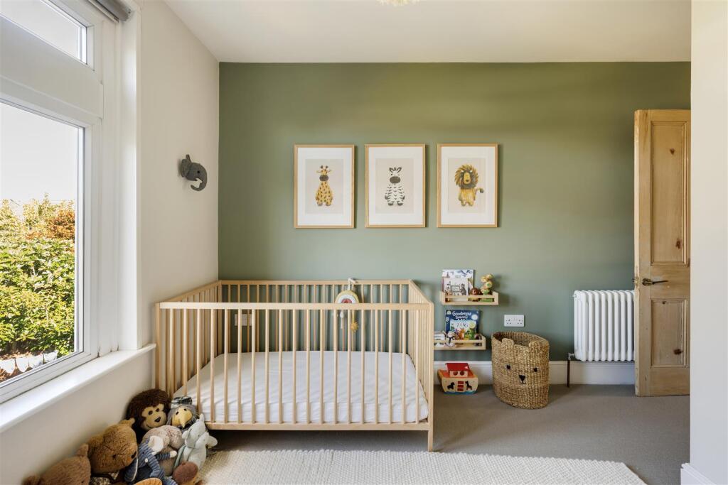 24 Bedroom 3 photo 2.jpg