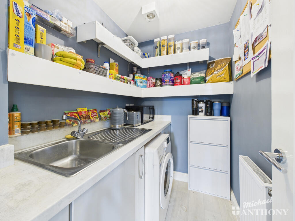 CAM03852G0-PR0472-STILL010