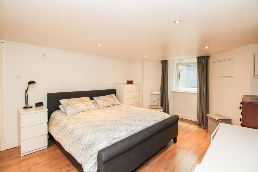 LOWER GROUND FLOOR BEDROOM