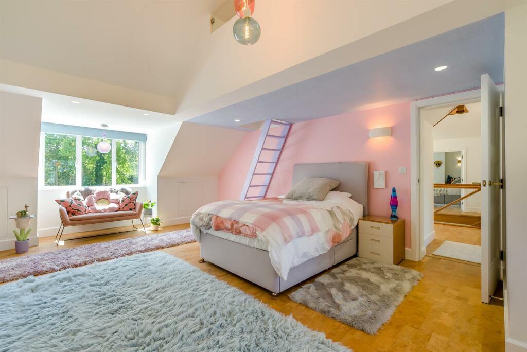 8594318-interior19.jpg