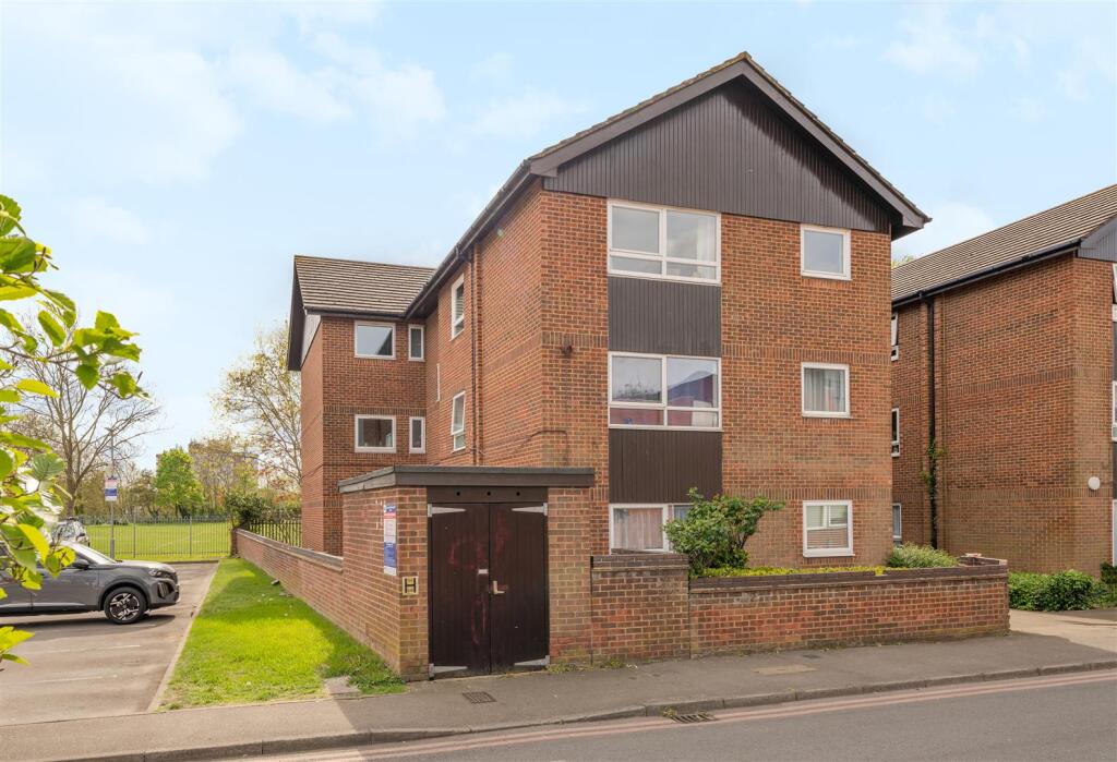 5 Berkeley Court-3.jpg
