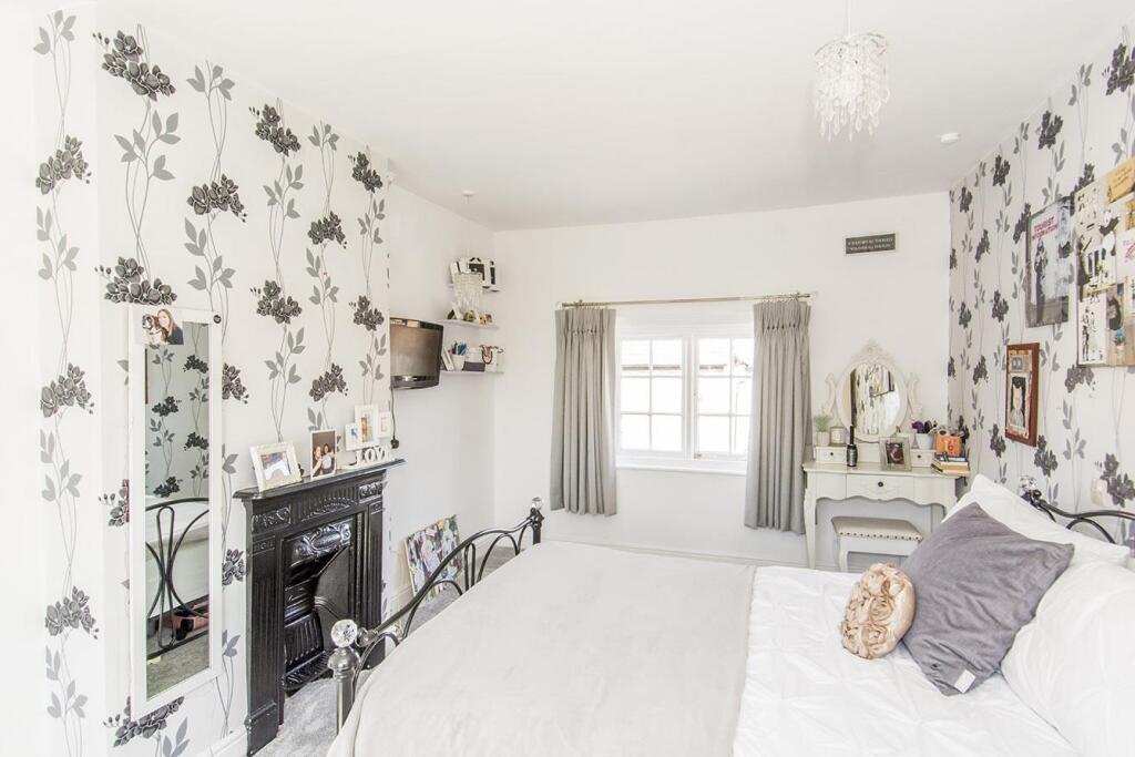 Bedroom Two Photo Two