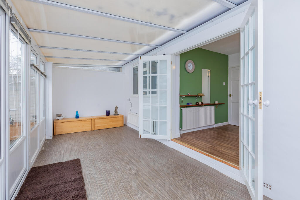 36 Shrubbery Road -12