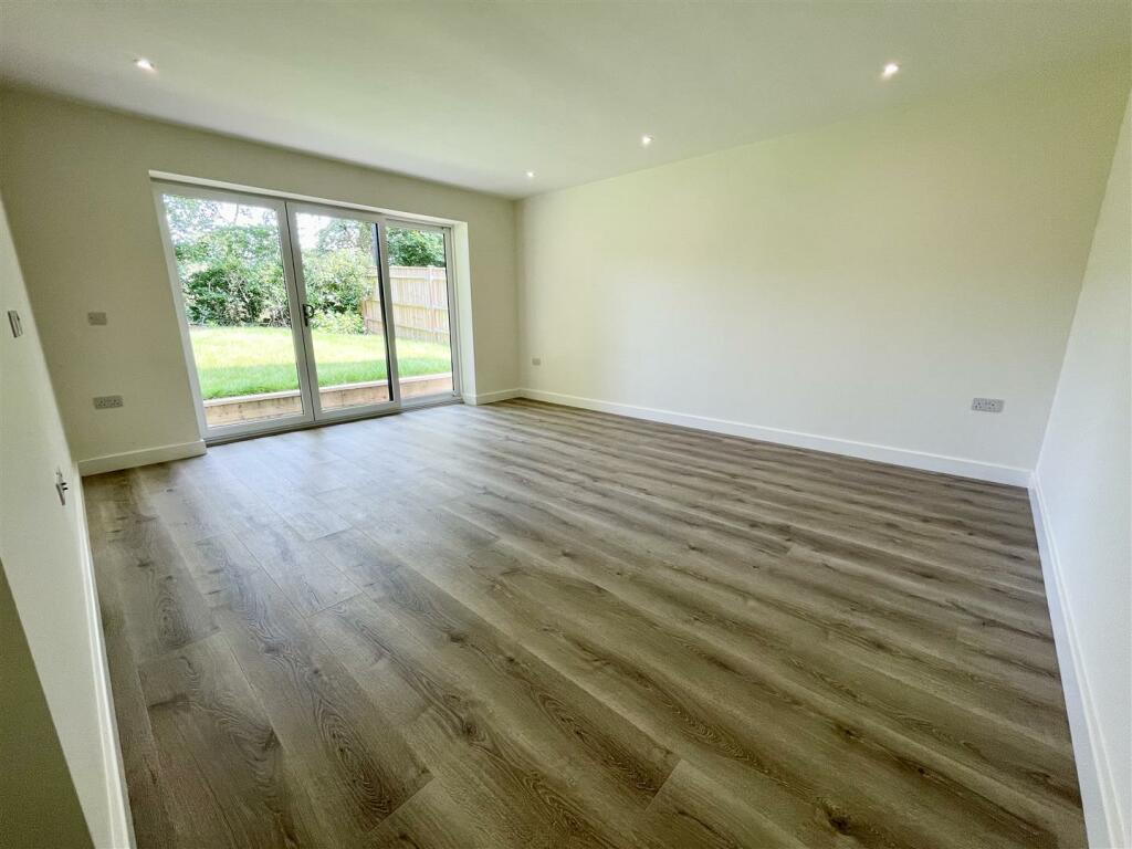 4. Lounge.jpg