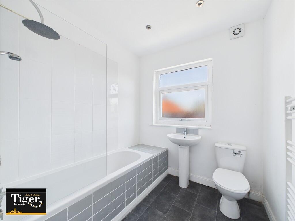 CAM02176G0-PR0576...