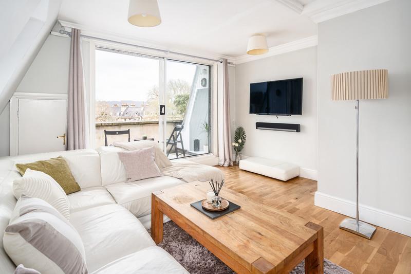 Top-Floor-Apartment-_44a1-cc84-6f49-3137-58a2-5e2f