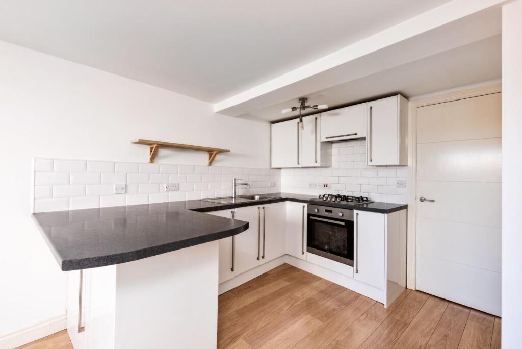 Flat 1, Clouds Hill Court, 69 Clouds Hill Road, Br