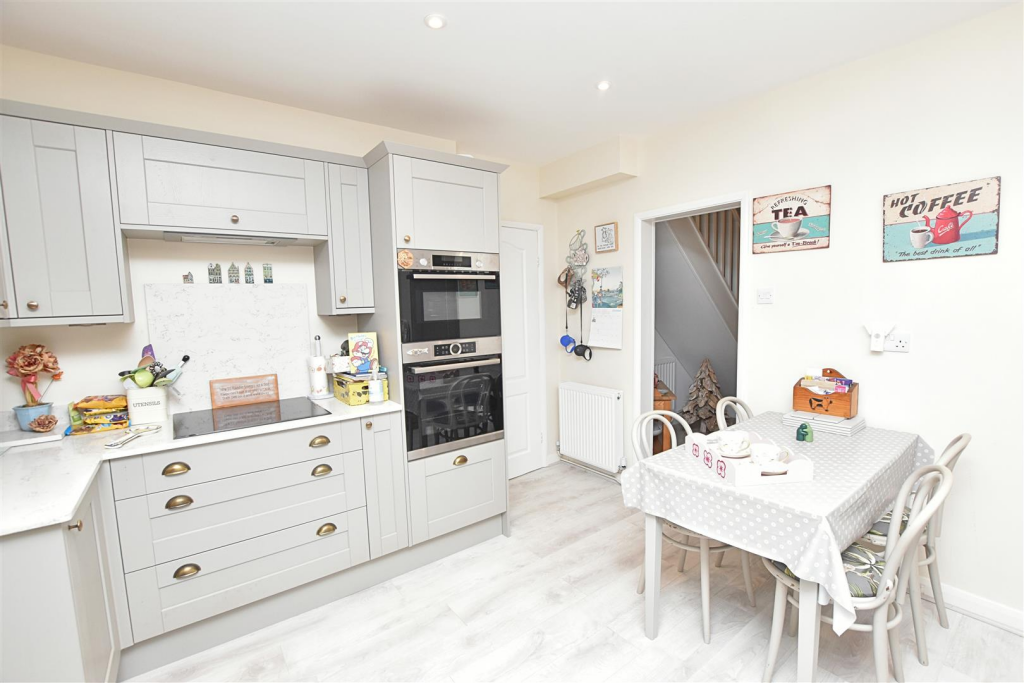 KITCHEN/BREAKFAST ROOM