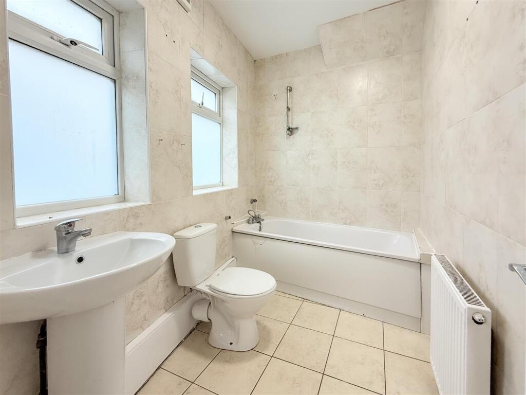 BATHROOM / W.C
