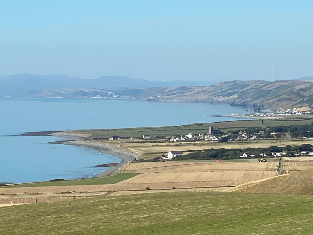 views of Llansantffraed