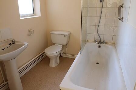 Bathroom (Main)