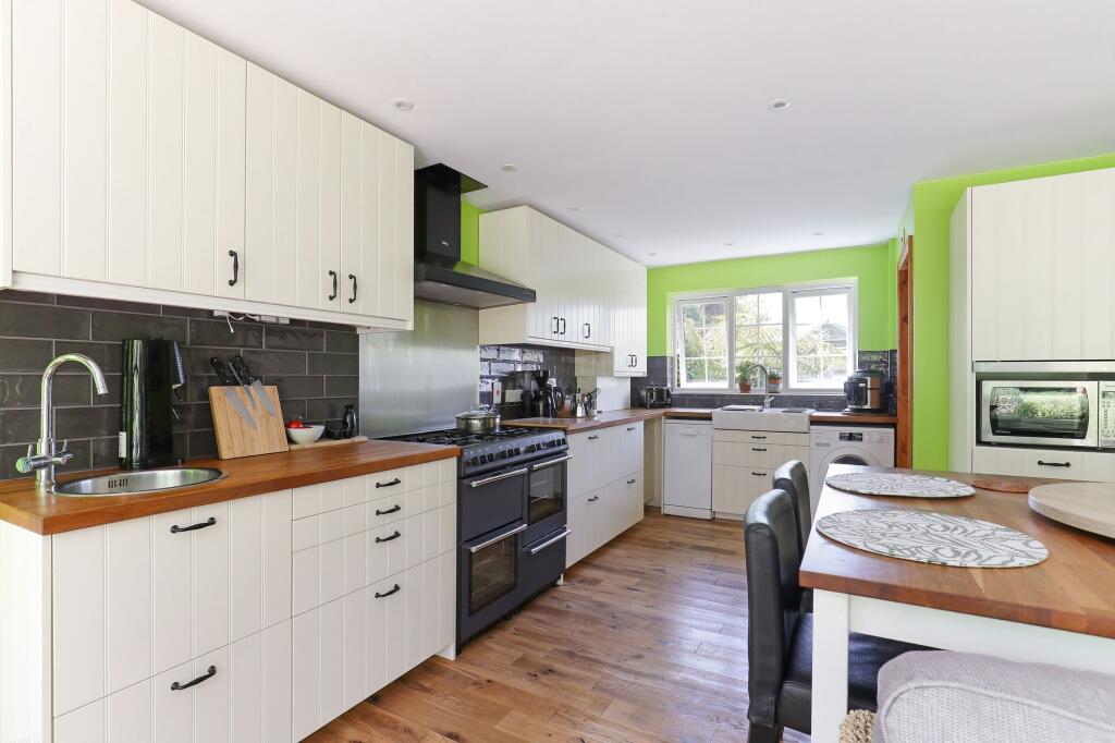 Kitchen/ Dining Room