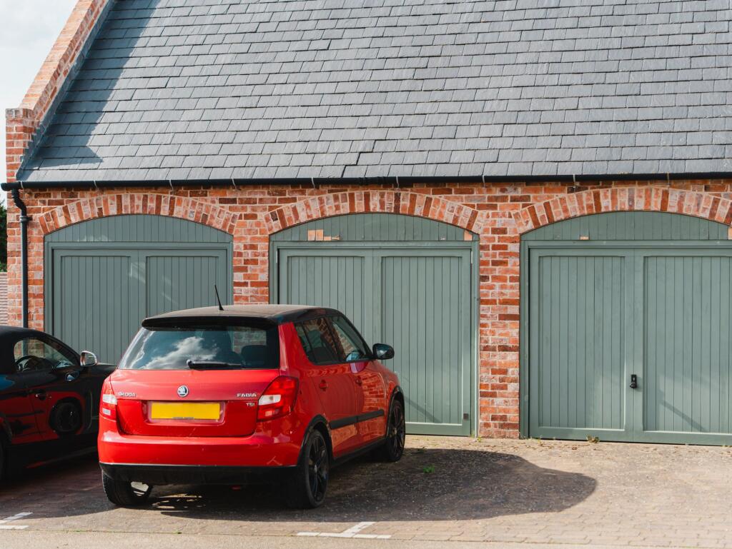 Garage with Addtional Parking