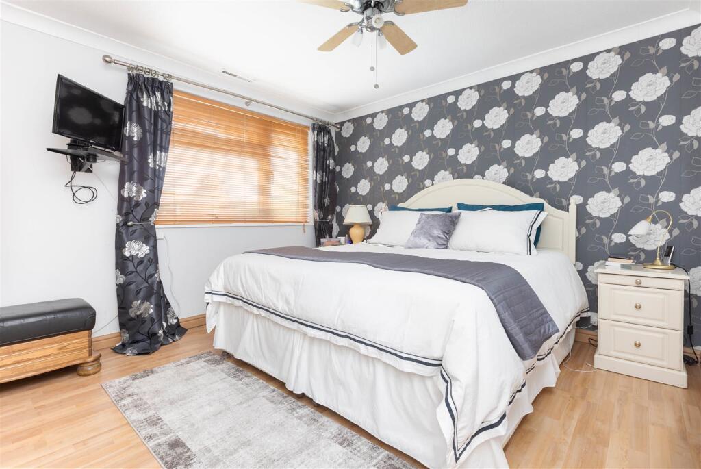 9 Milne Close-1.jpg