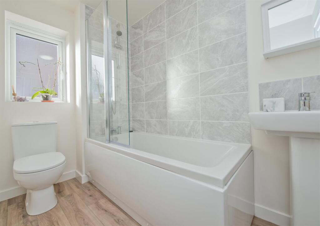 Bathroom / WC: