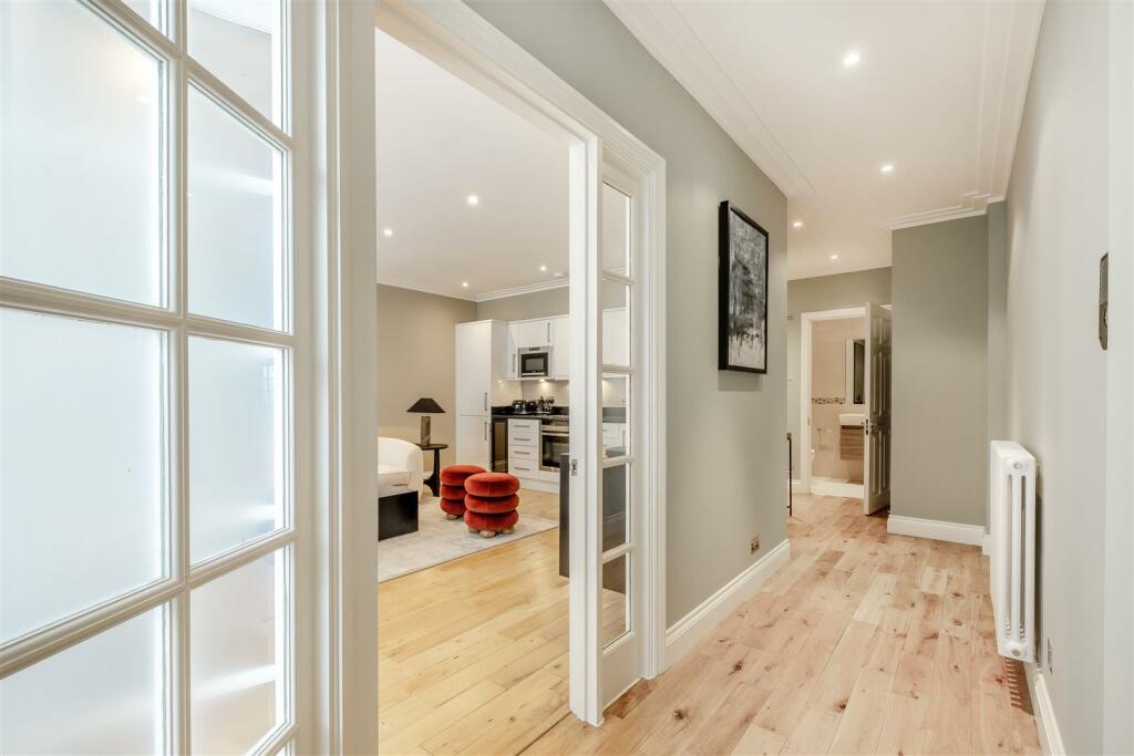 8515327-interior13.jpg