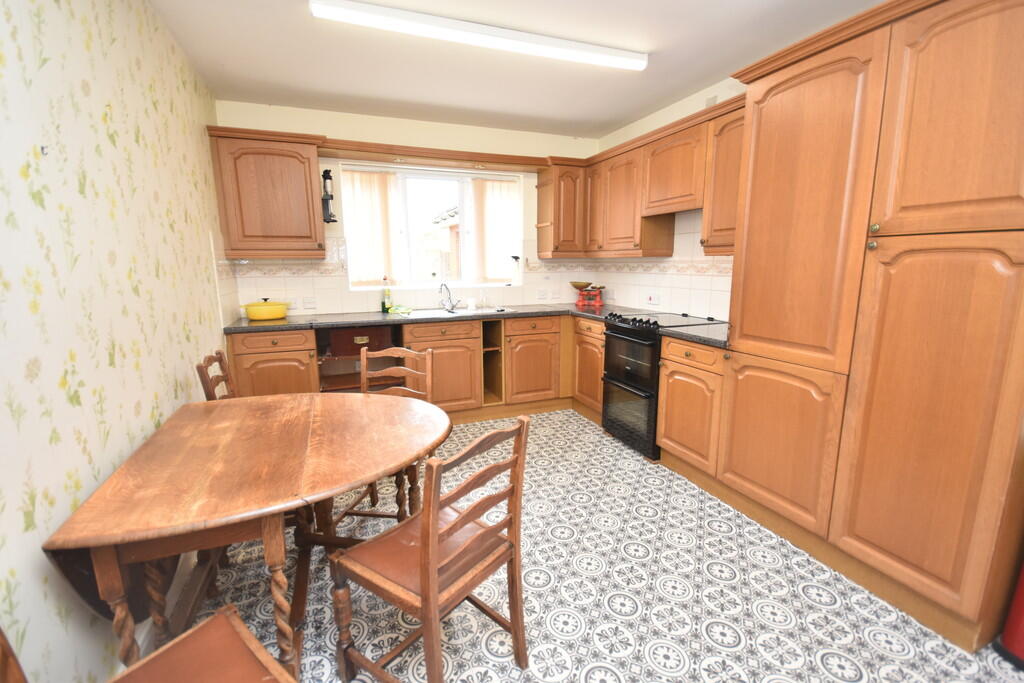 Kitchen/Breakfast...