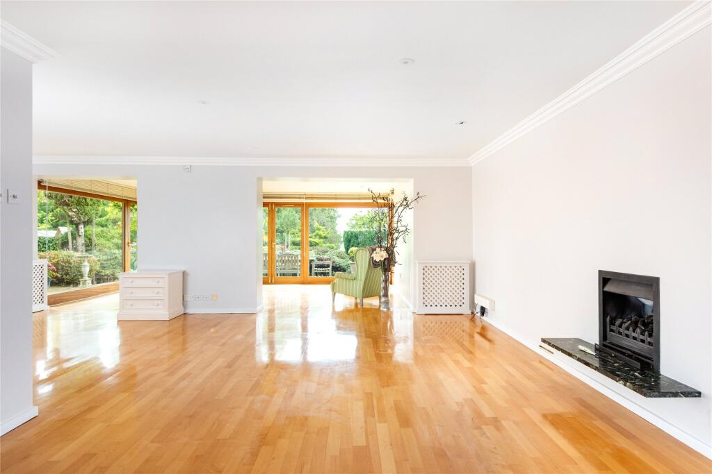 Sitting/Dining Room