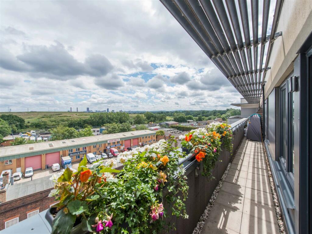 37 Saxon House Balcony 3.jpg