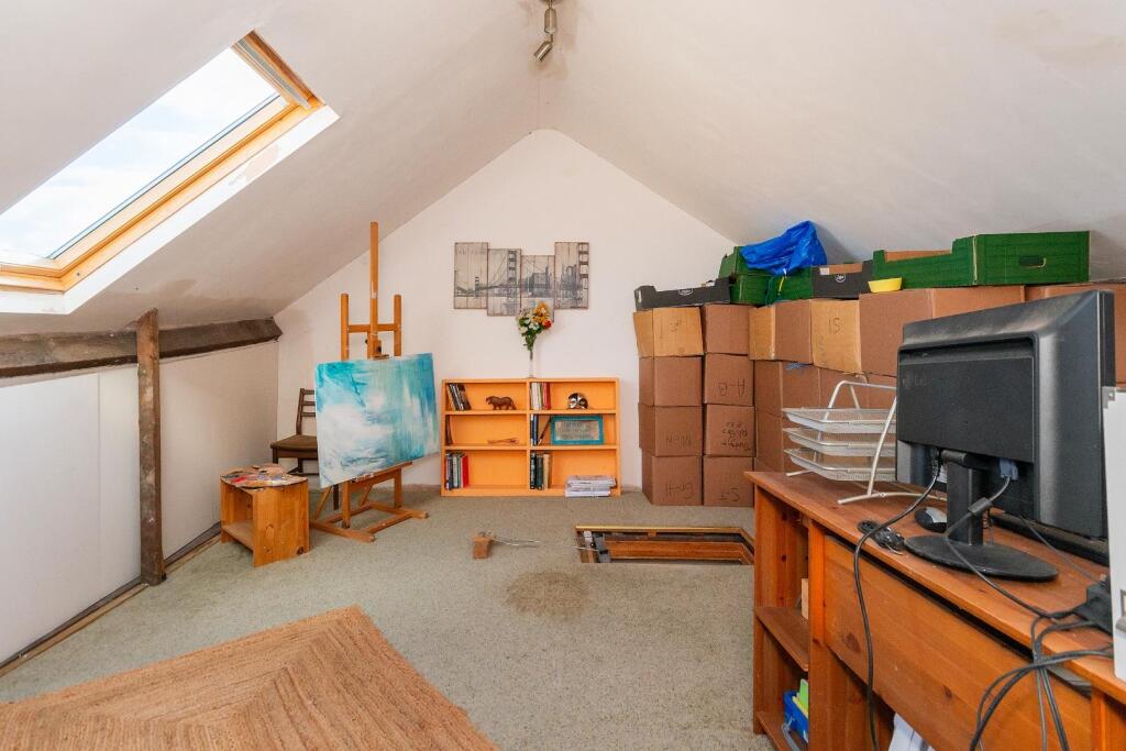 2S0RKE - Loft Room A.jpg