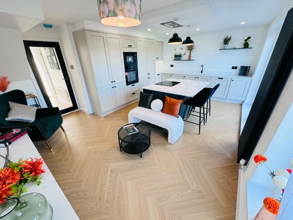 OPEN PLAN KITCHEN/DINER/SITTING ROOM