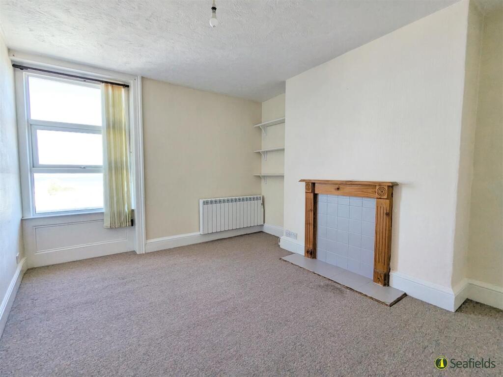 Flat 4 Sitting Room.jpg