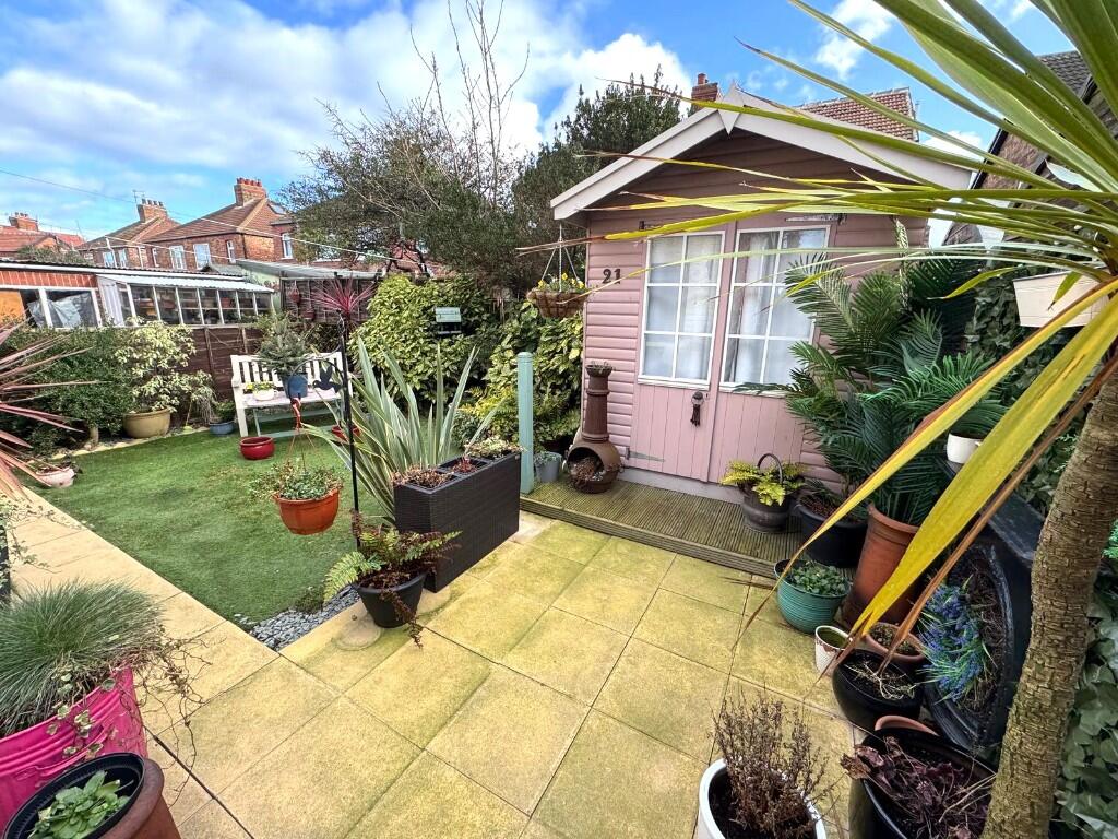 SUMMERHOUSE