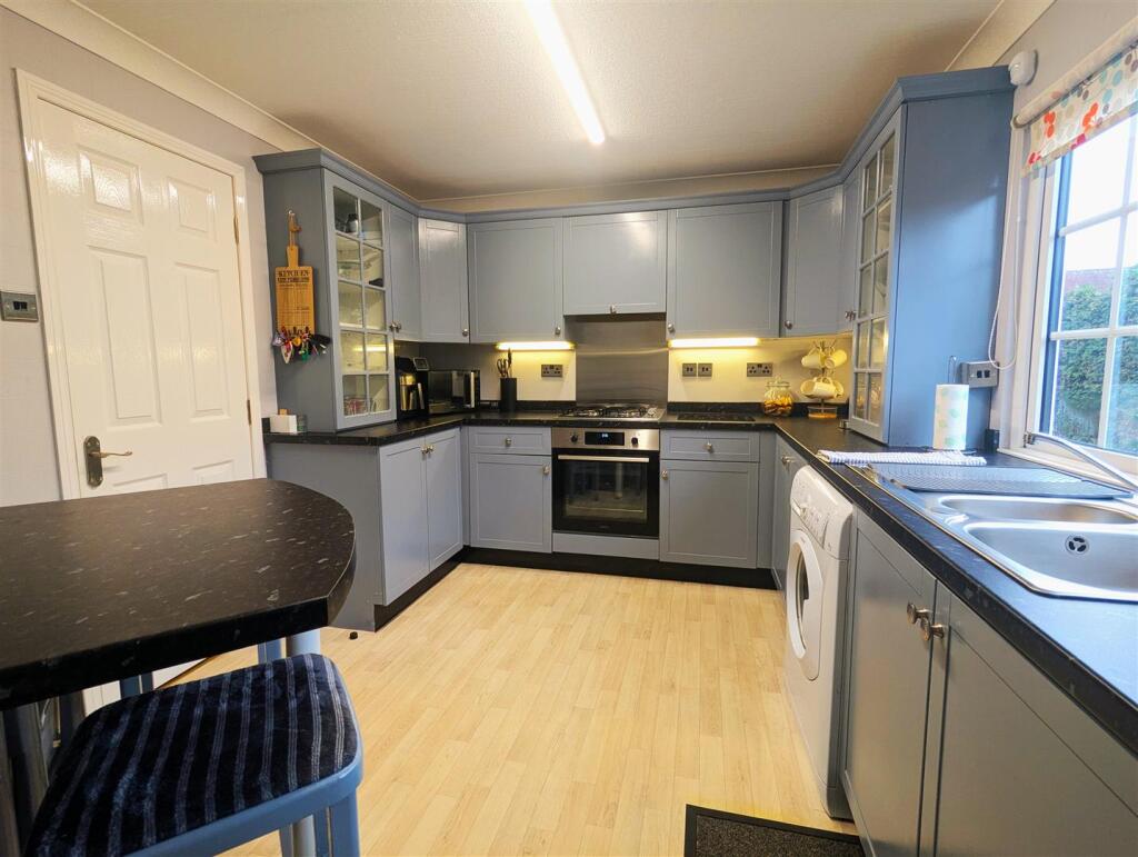 Kitchen 1.jpg
