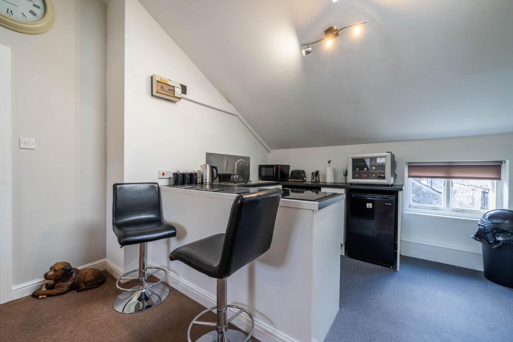 OPEN PLAN LIVING AREA