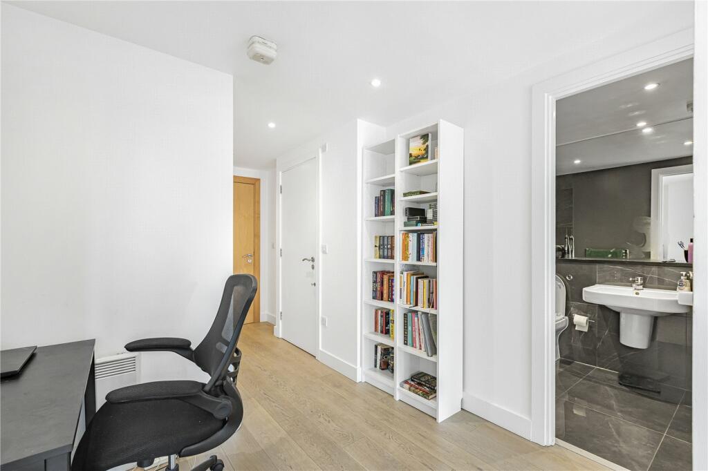Hallway/Stuudy Area