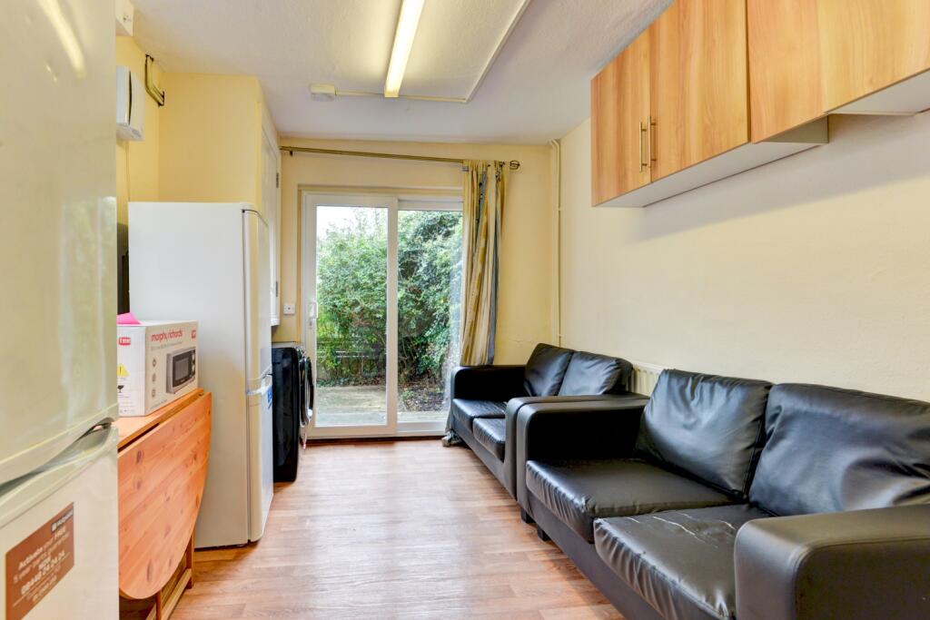 80 Bernard Road Lounge