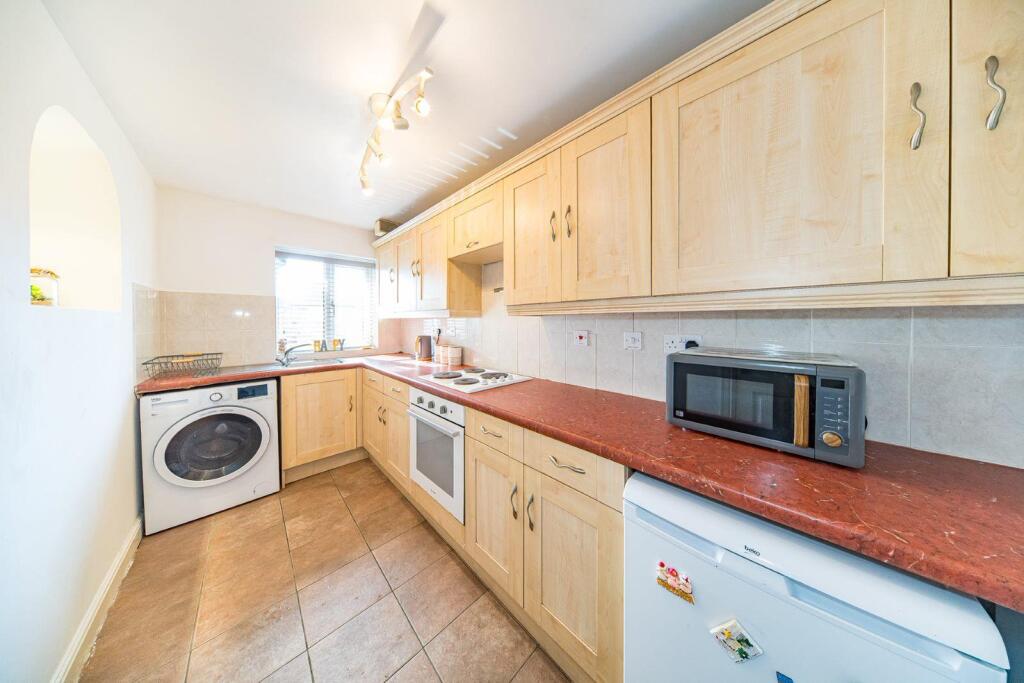 7 Rio Court kitchen.jpg