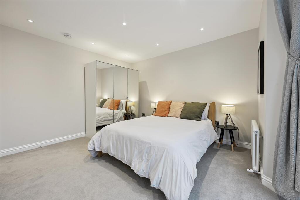 Bloemfontein Road - BedroomB3 (1).JPG