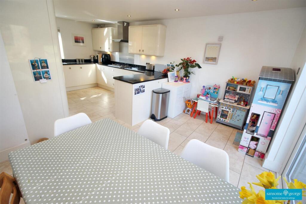 Kitchen/Breakfast Room