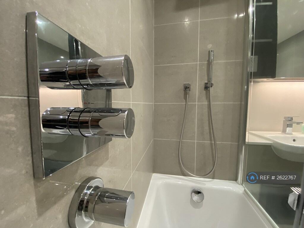 Bathroom Bath Tub