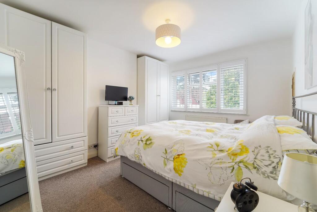 EWELL PARK WAY, 16 (15).jpg