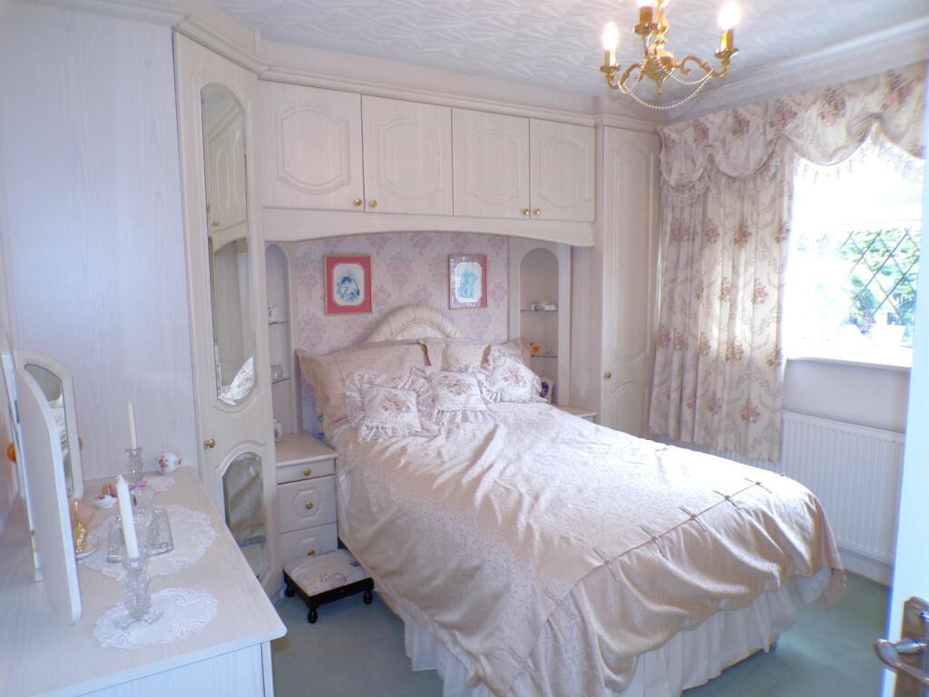 GreenLane109bed2.JPG