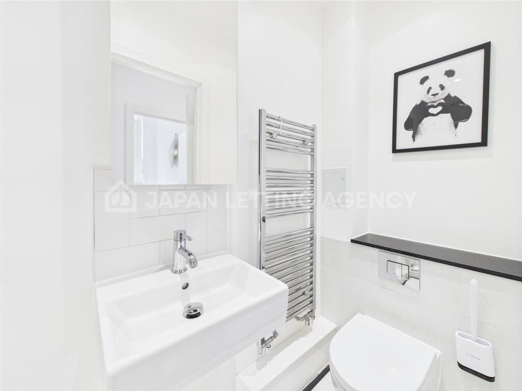 CAM04401G0-PR0062-STILL007.jpg