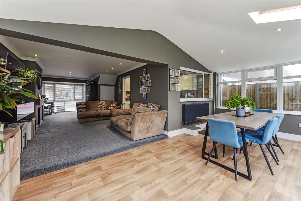 Conservatory to Lounge.jpg